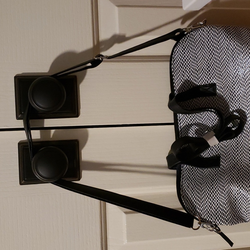 Brand new Shoulder hand Bag purse for running errands. - Picture 2 of 6